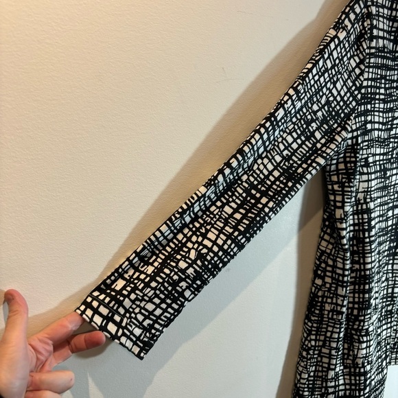 CHICO’S Sz 2 V-Neck Criss-Cross Print 100% Pima  Cotton Made in India Tunic Top - Picture 5 of 7